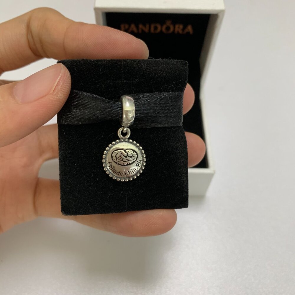 Pandora Philadelphia，PA Pretzel Dangle Charm